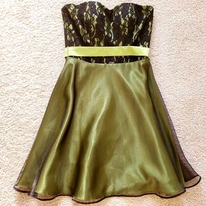 NWOT Sweetheart Laced & Sheer Strapless Dress